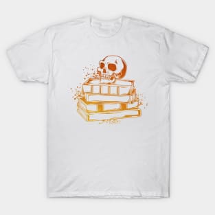 Skulls on books - Dark Academia T-Shirt